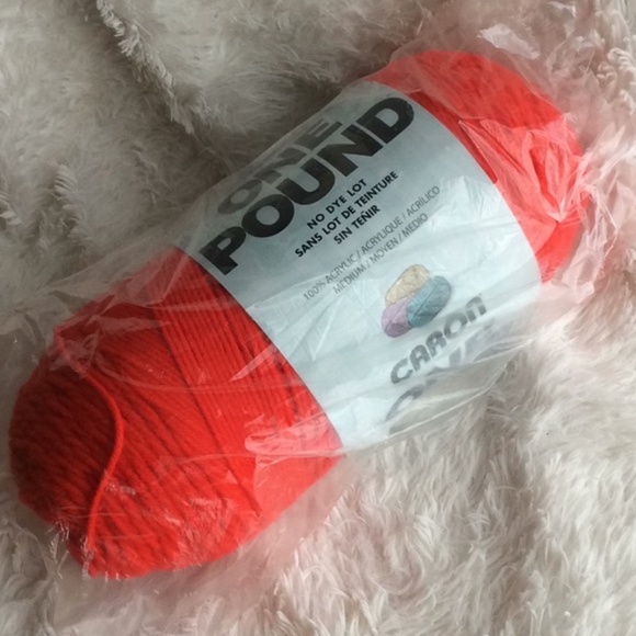 1 skein of red yarn - Scarlet - Picture 2 of 11